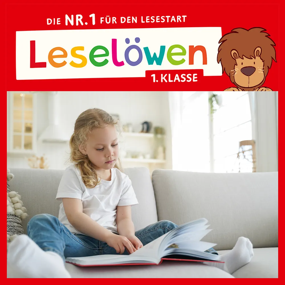 Leseloewen 1.Klasse Logo mit Foto eines lesenden Kindes auf einer Couch; Linkziel: Kategorie Leseloewen 1.Klasse