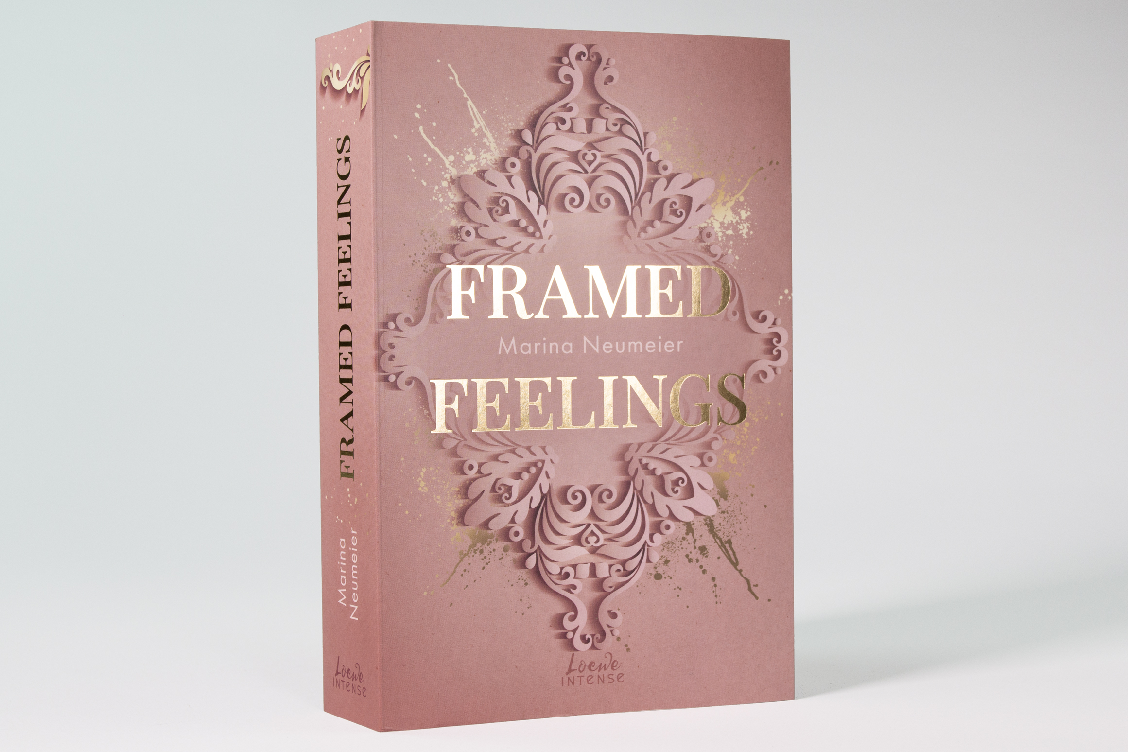 Framed Feelings (Golden Hearts, Band 1) 9783743217911_1