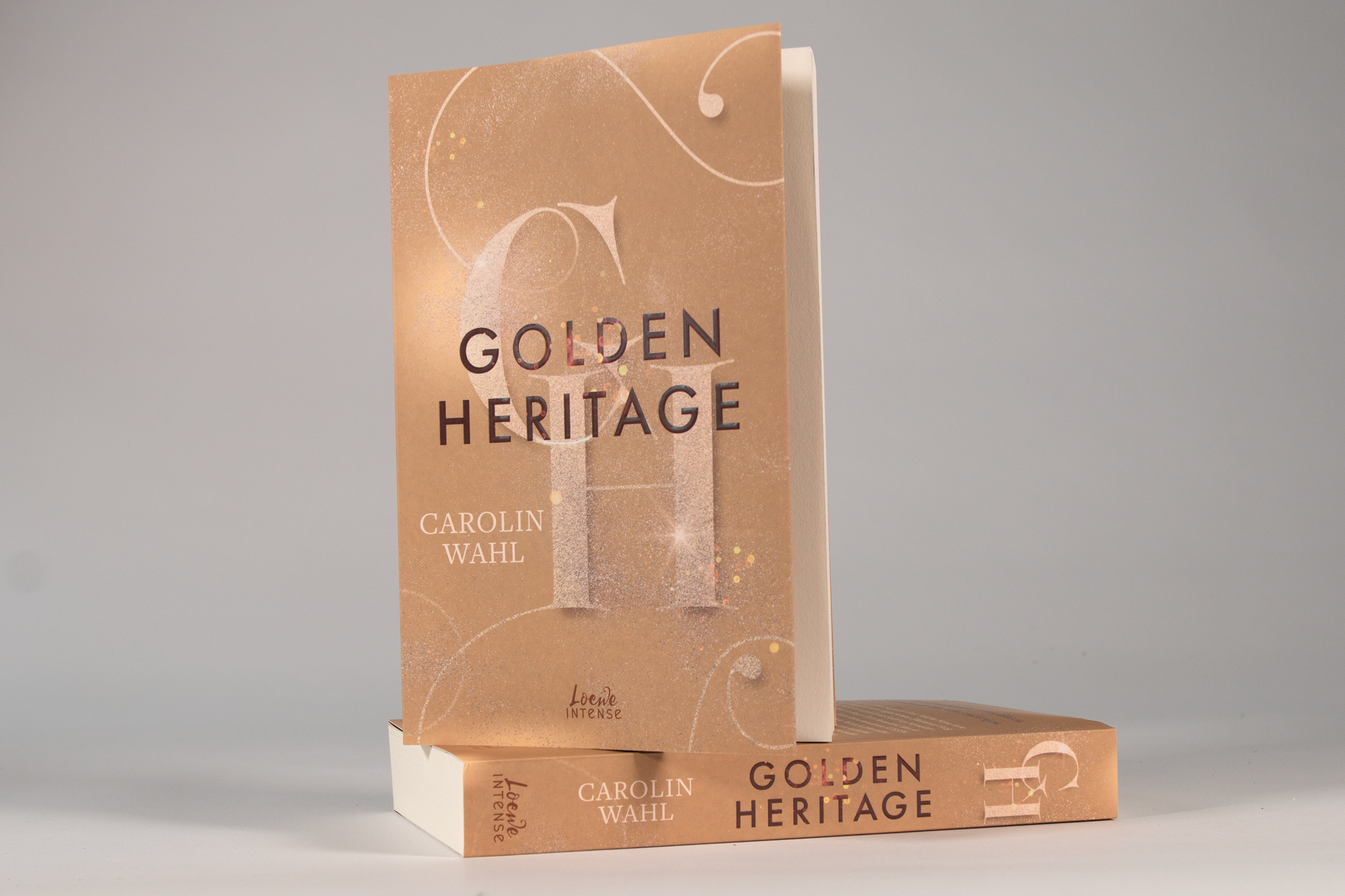 Golden Heritage (Crumbling Hearts, Band 2) 9783743215726_4