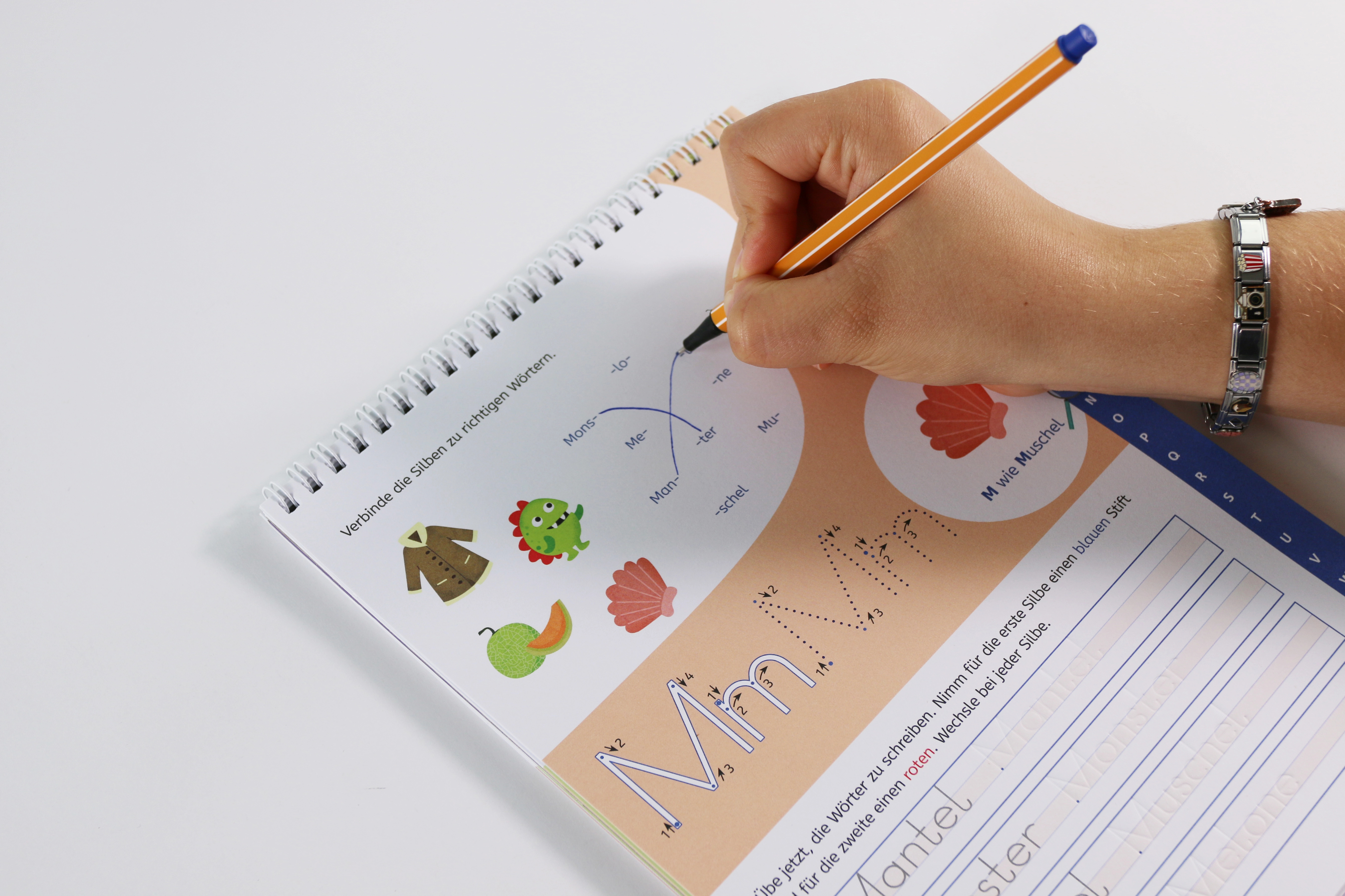 Schreiben lernen mit Spurrillen und Zauberstift - Buchstaben 9783743226753_08
