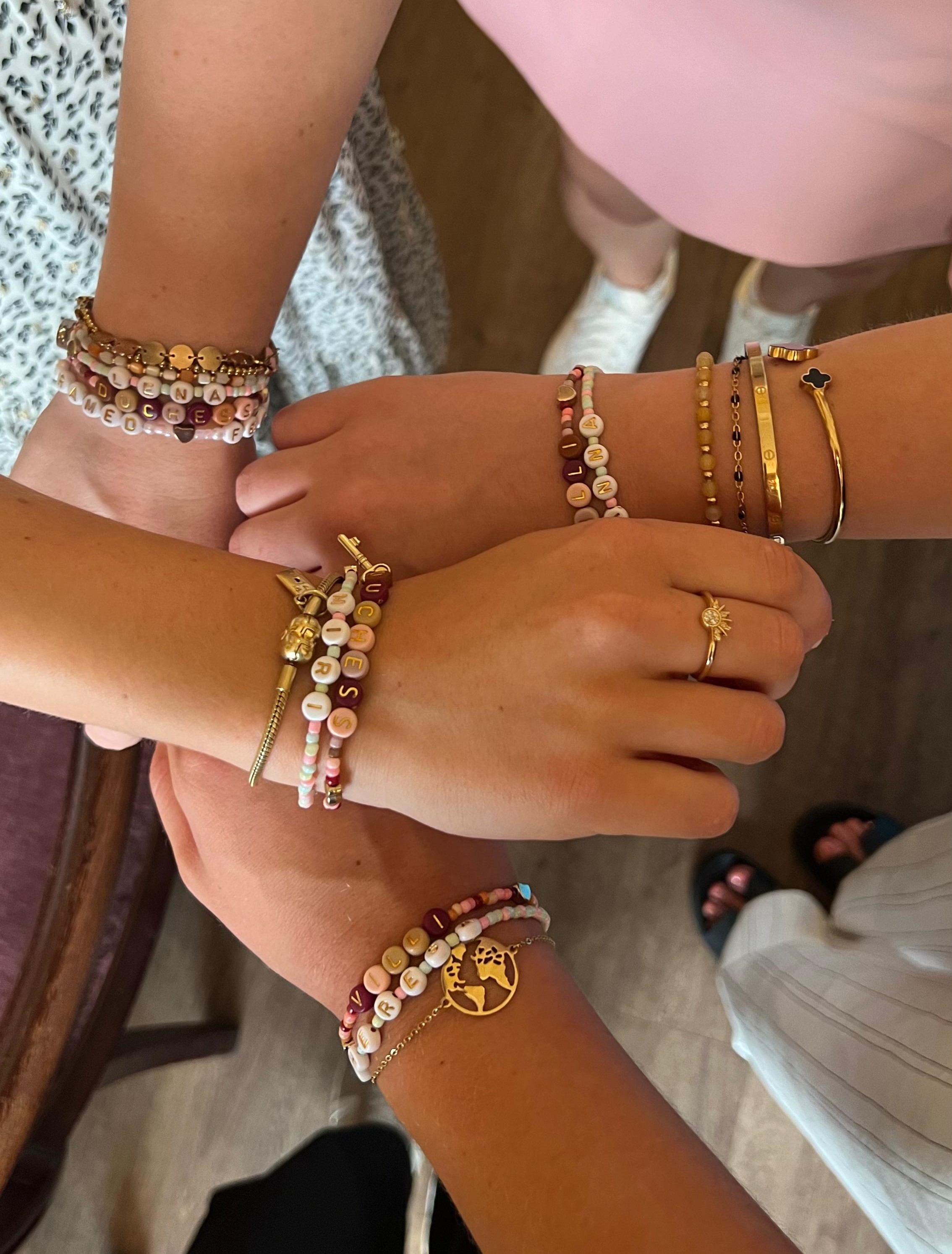 Loewe Verlag; Bloggerevent Bild von Friendship Bracelets auf dem Blogger-Event zu Framed Feelings