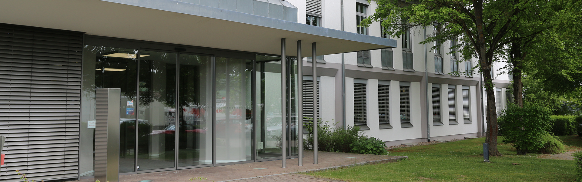 Haupteingang des Verlagshauses in Bindlach