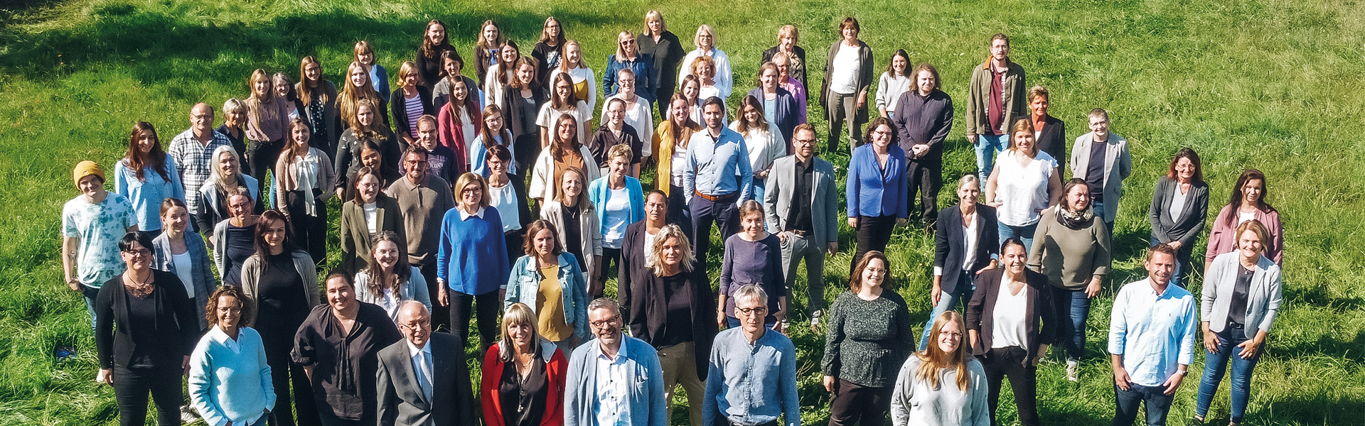 Gruppenfoto einiger Loewe-Mitarbeiter*innen