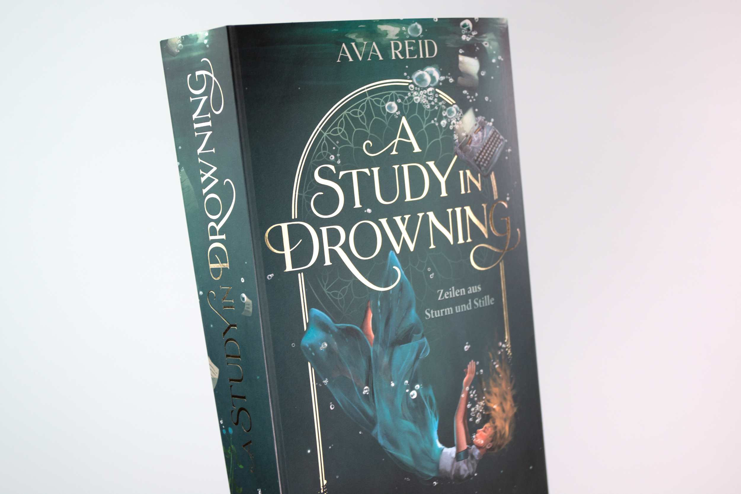 A Study in Drowning 9783743220010_8