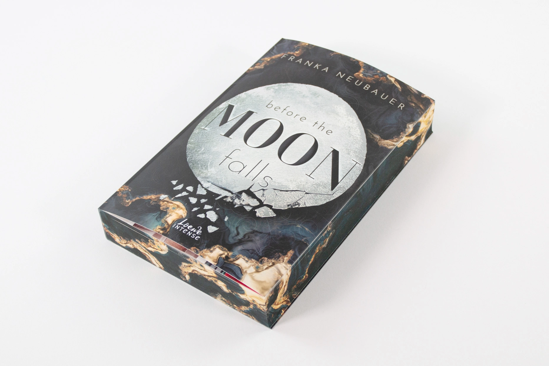 Before the Moon Falls (Scandalous Secrets, Band 2) 9783743220393_03 Before the Moon Falls (Scandalous Secrets, Band 2) 9783743220393_03