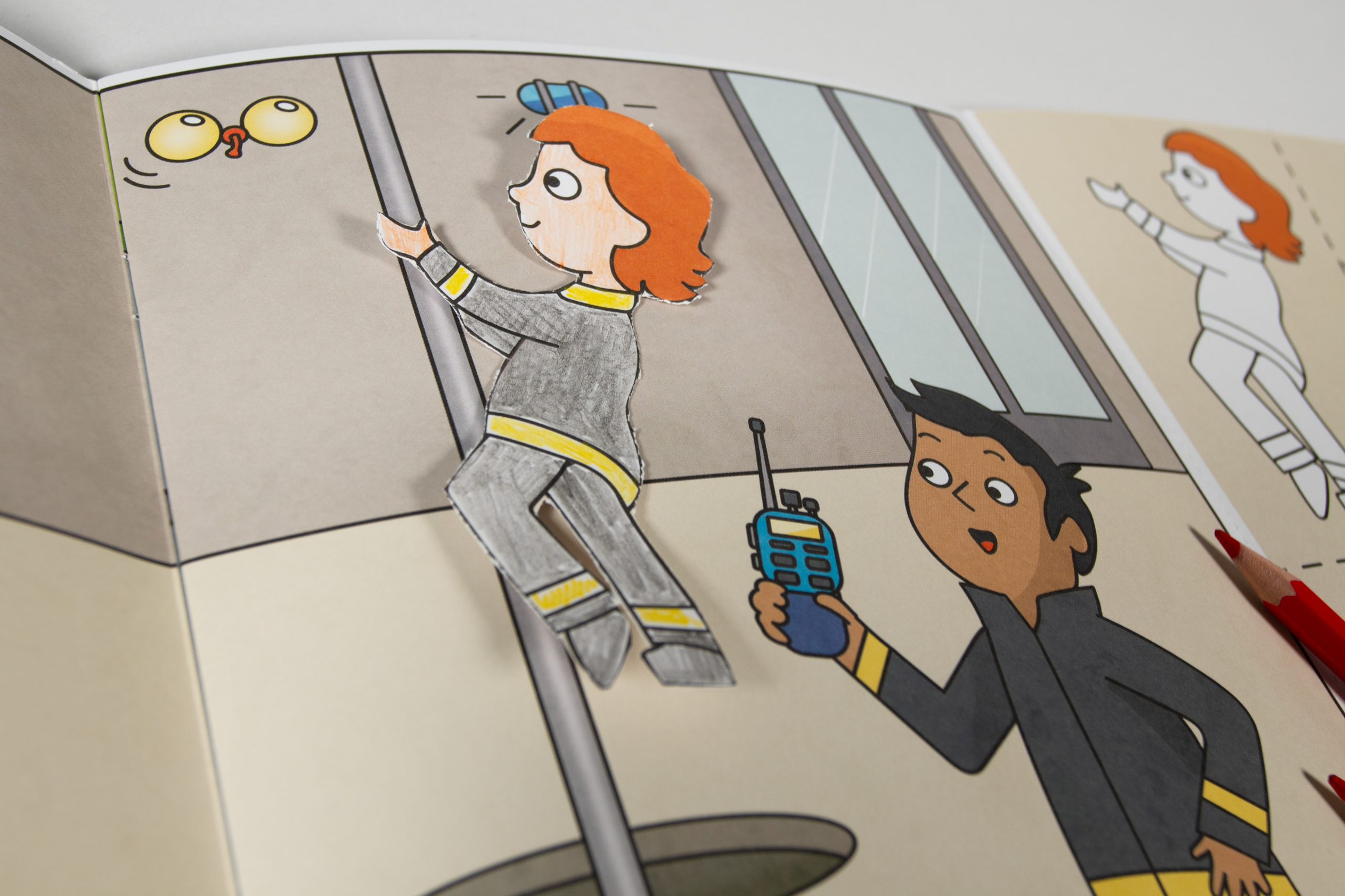 Wir basteln! ab 5 Jahren - Malen, Ausschneiden, Kleben - Feuerwehr und Polizei 9783743216228_4 Wir basteln! ab 5 Jahren - Malen, Ausschneiden, Kleben - Feuerwehr und Polizei 9783743216228_4