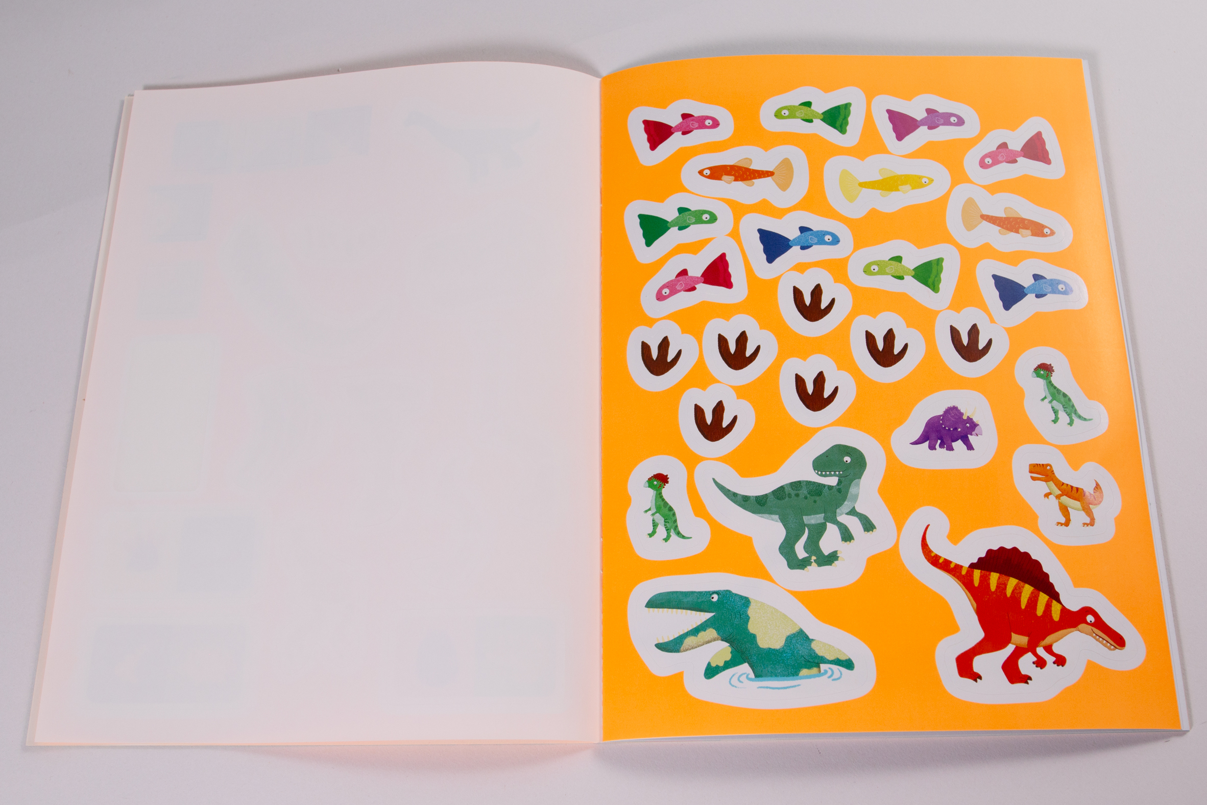Meine Dino-Welt - Rätselspaß mit Stickern 9783743220546_5
