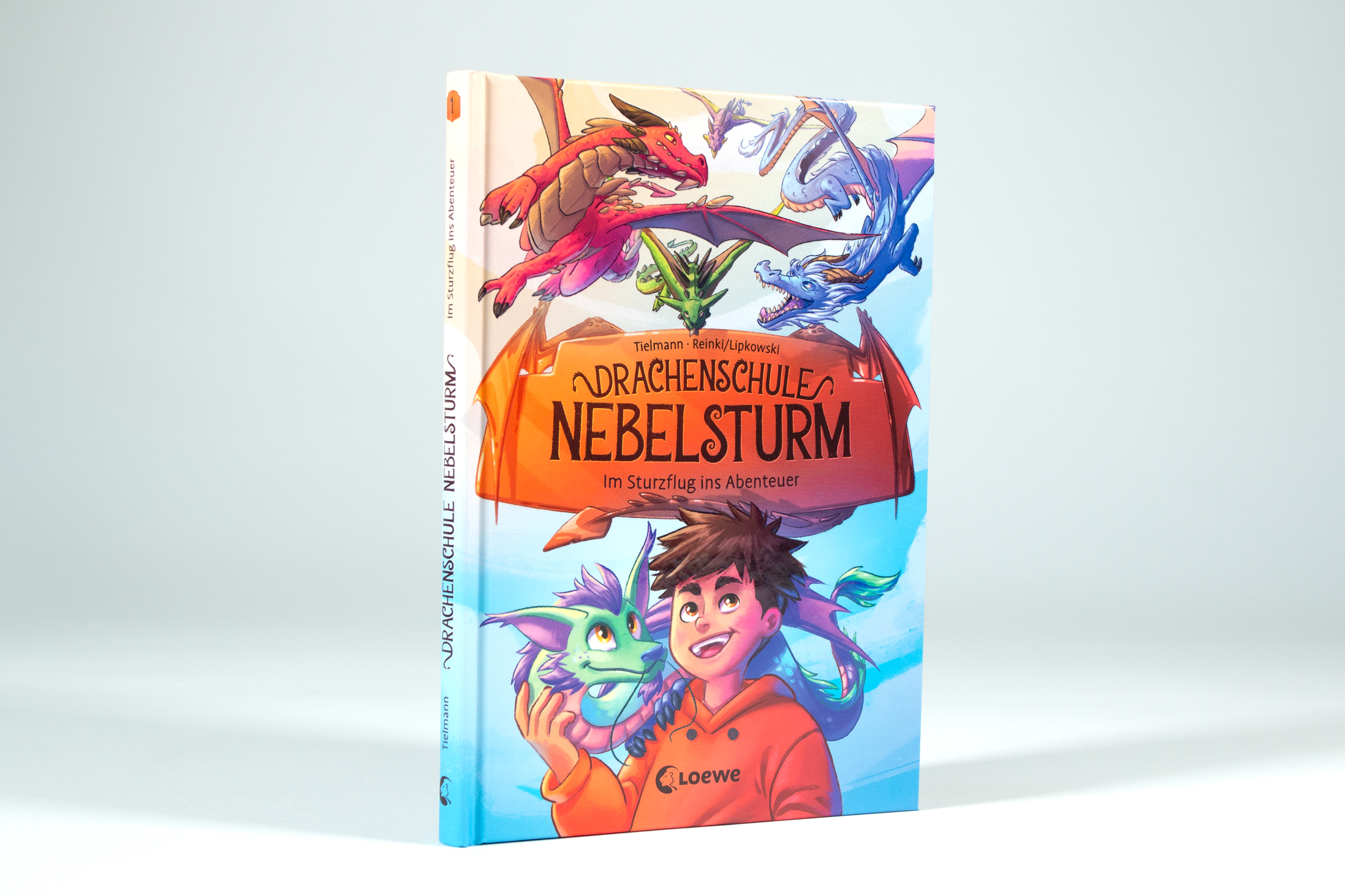 Drachenschule Nebelsturm (Band 1) - Im Sturzflug ins Abenteuer 9783743216907_1 Drachenschule Nebelsturm (Band 1) - Im Sturzflug ins Abenteuer 9783743216907_1