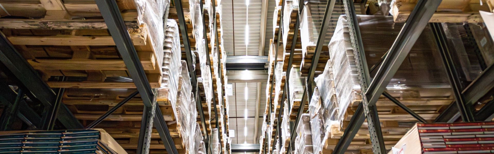 Loewe Verlag; Lager Bild der Lagerregale